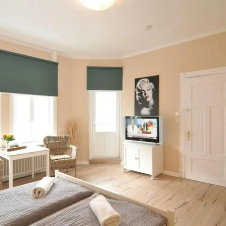 Gaestehaus Cafe Orth 4 *