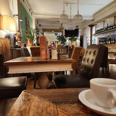 Daire Gaestehaus Cafe Orth 4